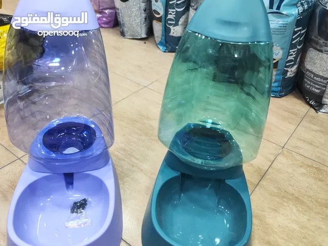حافظات طعام و ماء للقطط والكلاب ،