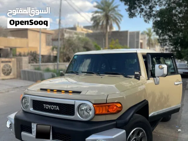 2011 تويوتا FJ Standard