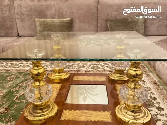 طاولة جلسة بسعر 150د قابل للنقاش  يوجد توصيل