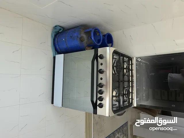 Indesit 4 burners gas cooker plus 2 gas cylinders