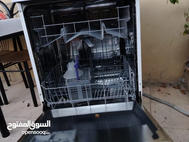 جلاية صحون للبيع بسبب السفر، السعر 150 دينار. نوعها Beko، مستعملة استعمال خفيف جداً.