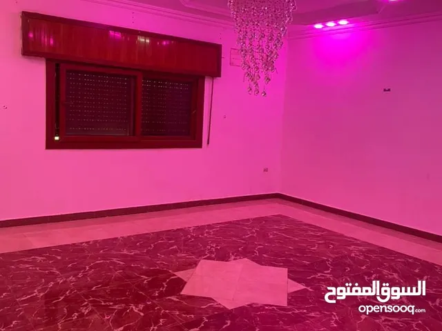 250 m2 4 Bedrooms Apartments for Rent in Tripoli Souq Al-Juma'a