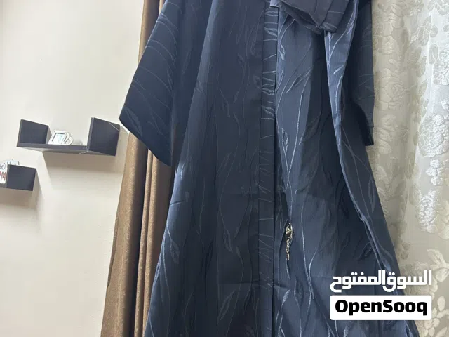 عباية من دبي جديدة لم تلبس تقيلة ومرتبة صبايا