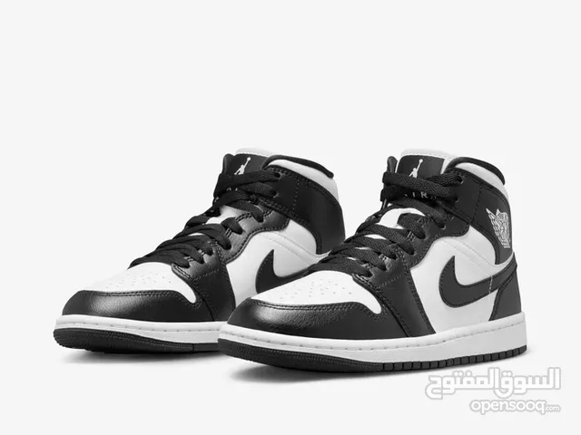 Nike men's Air Jordan 1 Mid, Black White