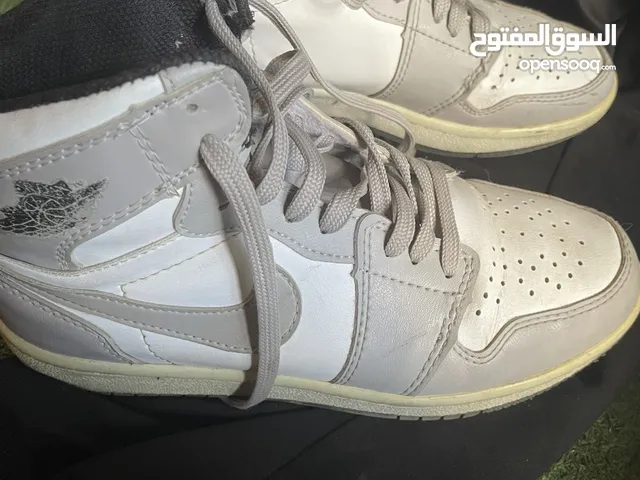 احذية بحالة ممتازة