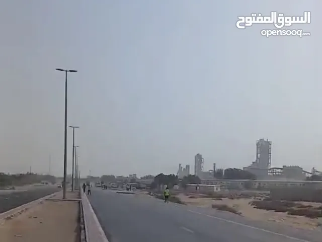 للبيع ارض صناعيه الصجعه 45،070 قدم أمامي شارع 97 وخلفي شارع 24 موقع مميز تملك مواطن وخليجي فقط