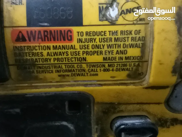 درلDEWALT مستعمل مع قاعدة الشحن