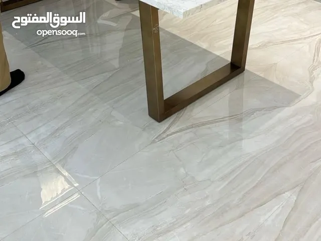 طاولة طعام
