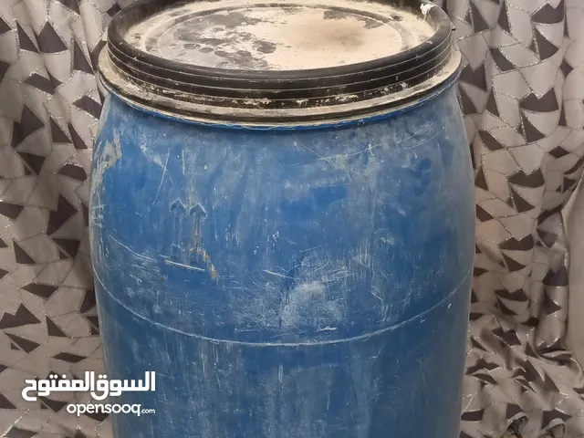 براميل كبيرة الحجم (7) براميل مستعملة بإستخدامات مواد التنظيف نظيفة جودة 10/9 تقريبا السعر فردي