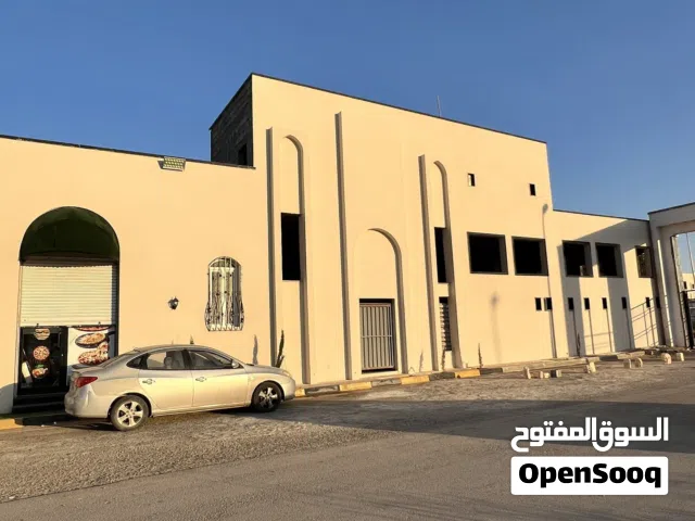 صالة جديدة بمسقوف 455 متر مكانها عين زارة 4 شوارع الكهرباء نص تشطيب تمشي افراح وحديد ومصنع اين شي