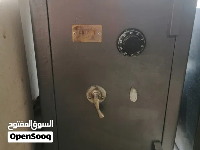 خزنه بريطاني نوع ممتاز وزن 250كيلو ارتفاع 80وكاله وحزنه ايوبي ويابانية موجود