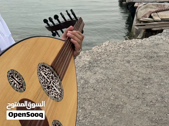 العود نظيف ويدد توني شاريه من فتره عندك وترين مقطوعين يتبدلون فاي محل