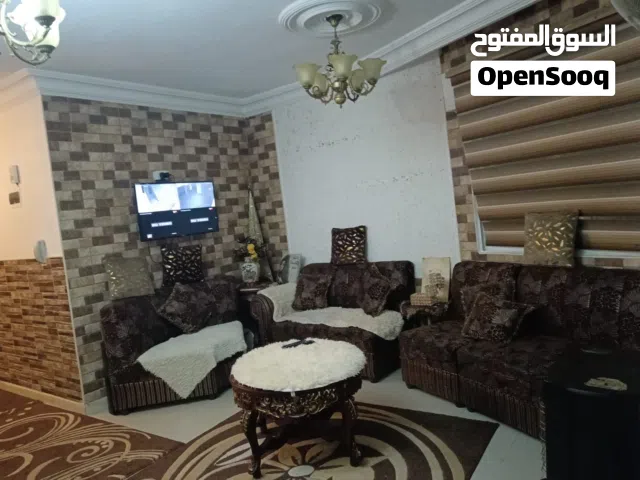شقة للبيع بسعر مغري مساحه 114 نزول قهوه غنيم ام نواره مطله على عمان طابق ثاني على الشارع