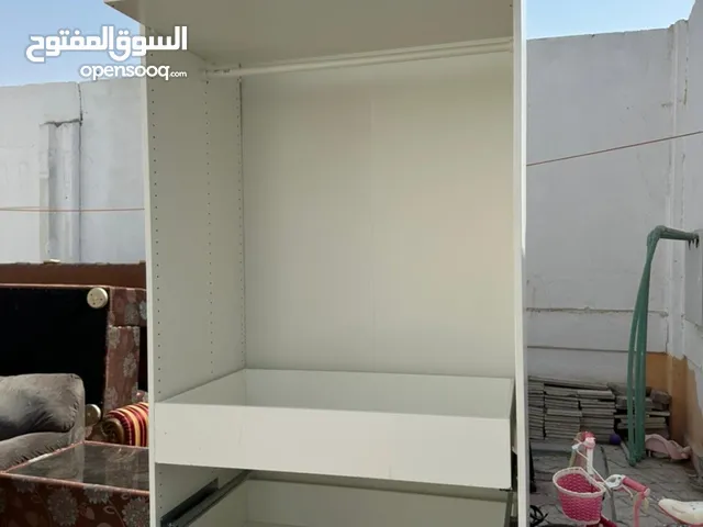 خزانه ملابس يمكن ثلاثه متر الطول