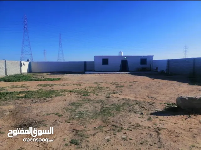 قطعة أرض 1000 متر مسيجة بمصراتة للايجار