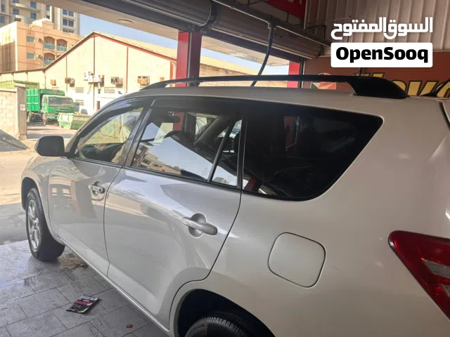 Toyota Rav4 white colour 2012 mod3l