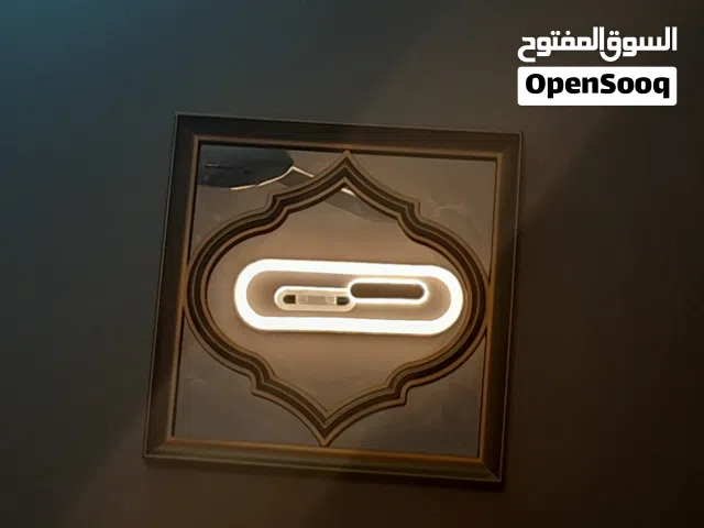 كهرباء عامة  وشبكات الانترنت  وأنظمة إنذار الحريق وكاميرات مراقبة