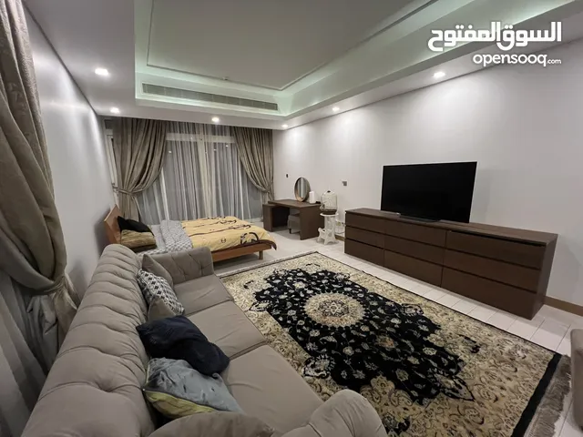 ستيديو كبير للبيع