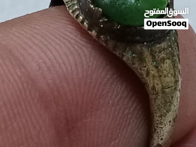 خاتم روماني قديم بحجر اخضر زمردي