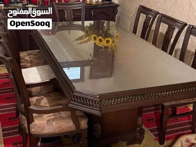 طاولة سفره مع 8 كراسي بحاله جيده جدا