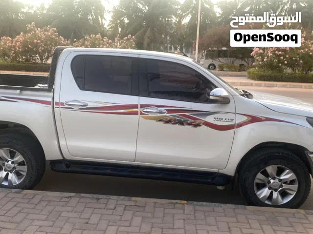 تويوتا بيكب للإيجار مع السائق للرحلات السياحية الداخلية