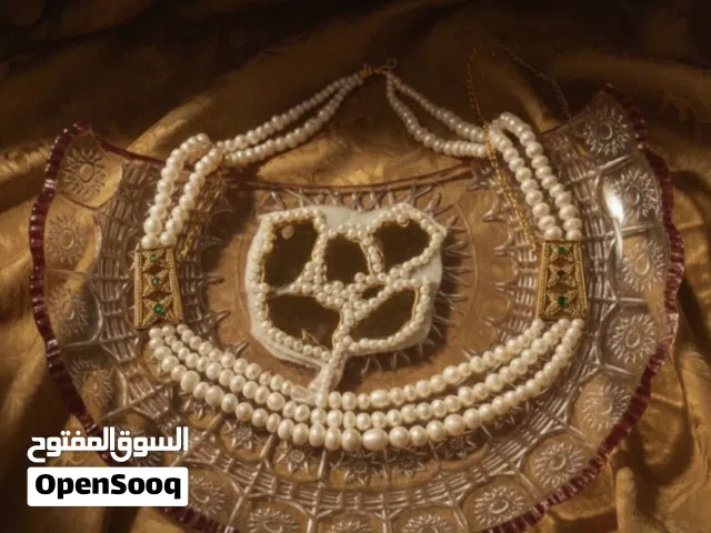 "تحفة فنية يدوية (Handmade) لتنظيم الإكسسوارات".