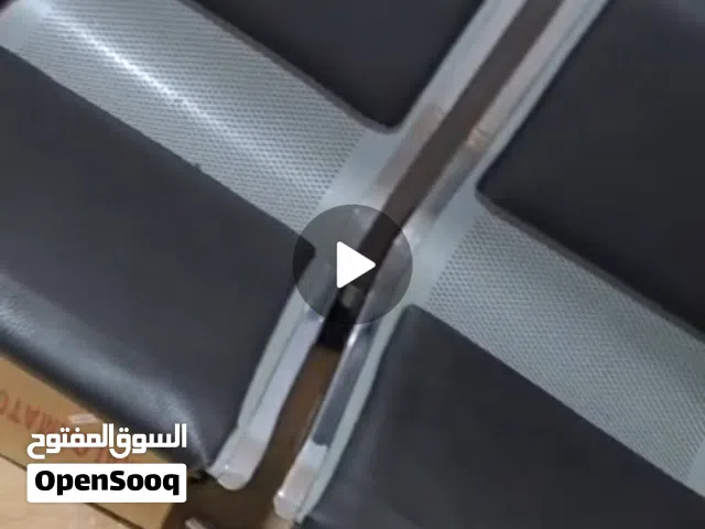 2 كرسي جلد مع 3 حديد مع كرسين جلد مكتب ثابت كلهم 1200 الحصري