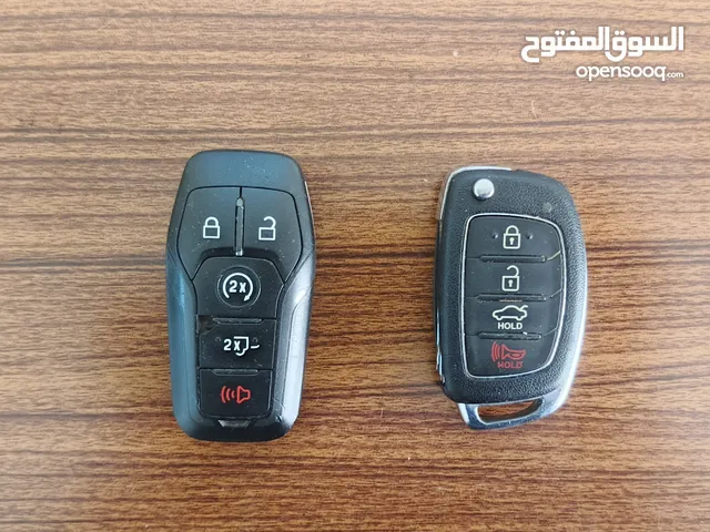 للبيع مفتاح سيارة Hyundai Ioniq ومفتاح سيارة Ford F-150 (بيك أب) .
