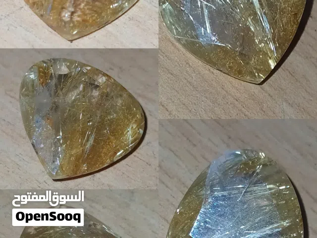 در النجف الروتيل الذهبي هو حجر كوارتز شفاف عالي الجودة من وادي السلام بالنجف، يتميز بوجود شوائب طبيع