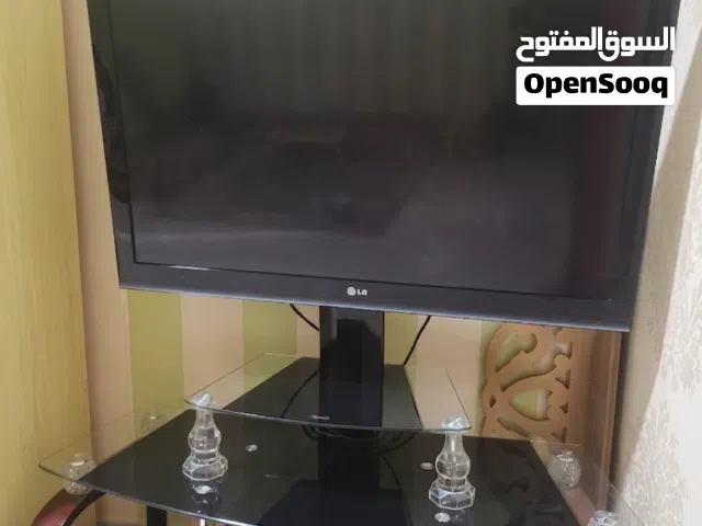 للبيع: تلفزيون LG مع طاولته