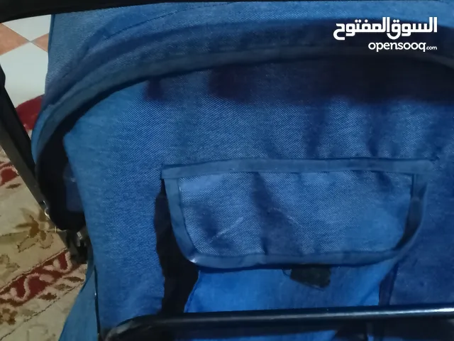 عرابة اطفال بحالة جيدة العجلات وشكل ومريحة للطفل