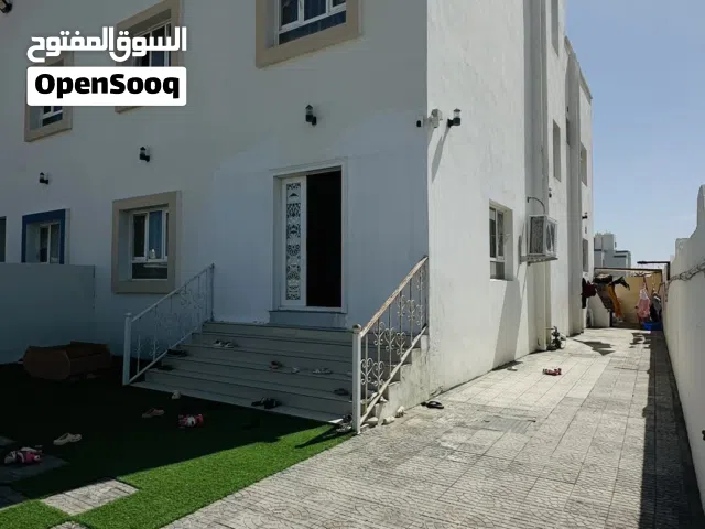 فيلا للبيع في بركاء صومحان شمال بالقرب من الشارع العام خلف مس ماكس