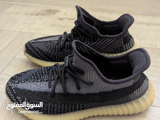 حذاء يزي أصلي مقاس 9us