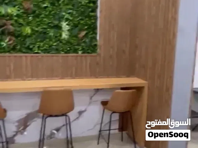 عدة مطعم بيتزا بحالة ممتازة للبيع بسعر مغري
