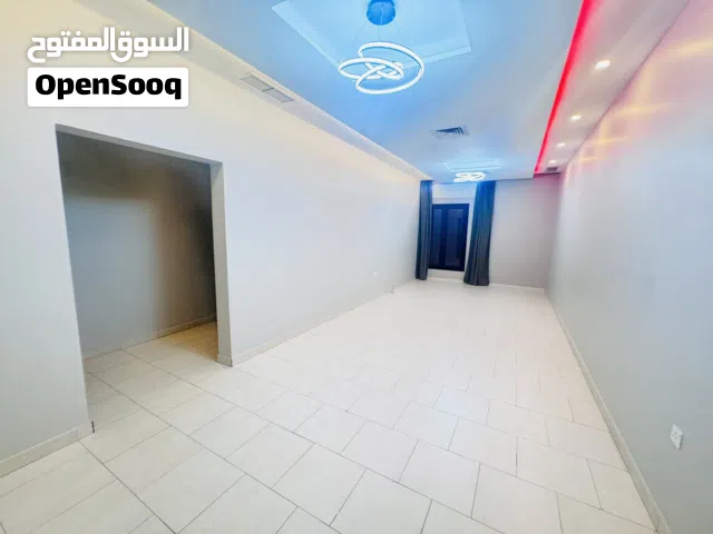 للإيجار شقة  كبيره  دور تاني في الفنيطيس