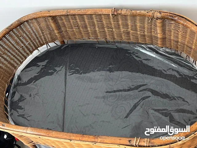 تخت بيبي قش نوع ممتاز فرش جديد لم يتم استعماله وكوت بيبي عدد 2