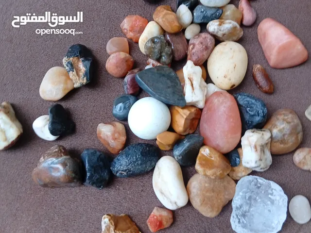 احجار متنوعة