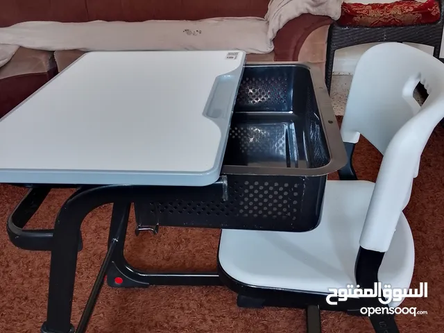 مكتب اطفال مع كرسي وجرار جديد بلكرتونه
