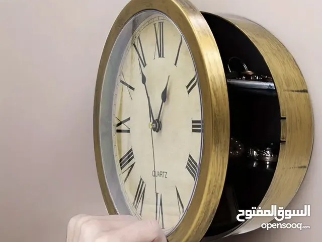 ساعة حائط مع تخزين مخفي