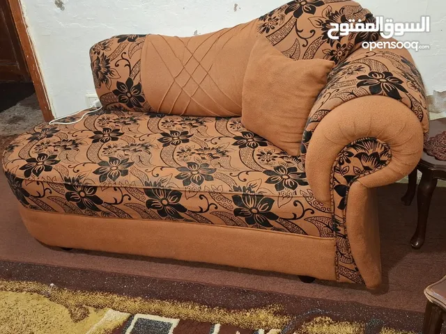 طقم كنب لون عسلي بحاله الوكاله