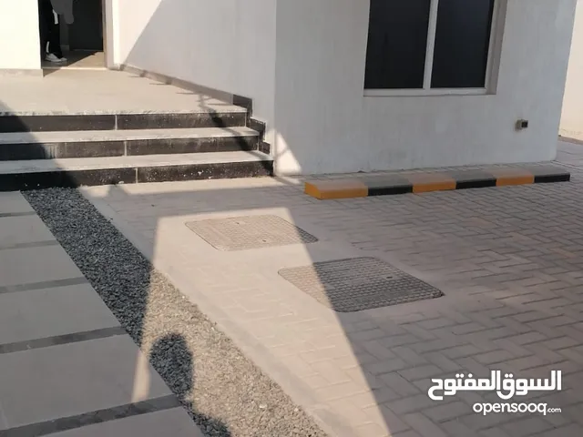 للإجار فيلا منطقة الغافية بسعر مناسب