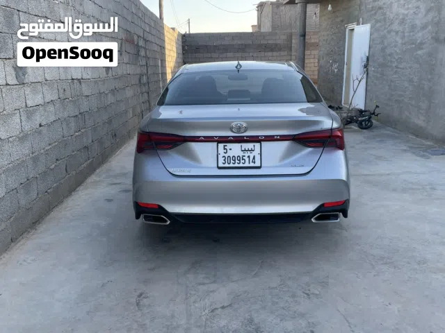 2021 تويوتا افالون XLE