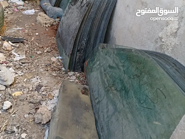 زجاج كيا سفيا ابوب (يمين وشمال)