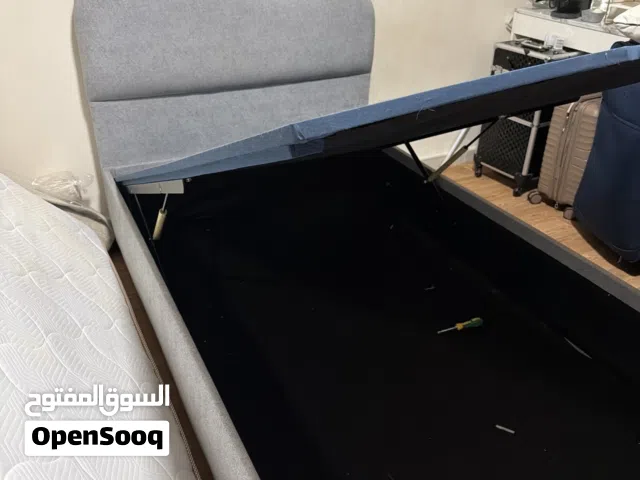 سرير خشب مستعمل للبيع
