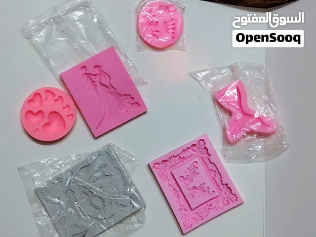 Baking items, cake decorating items