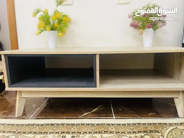 طاوله الطول 105 والعرض 55