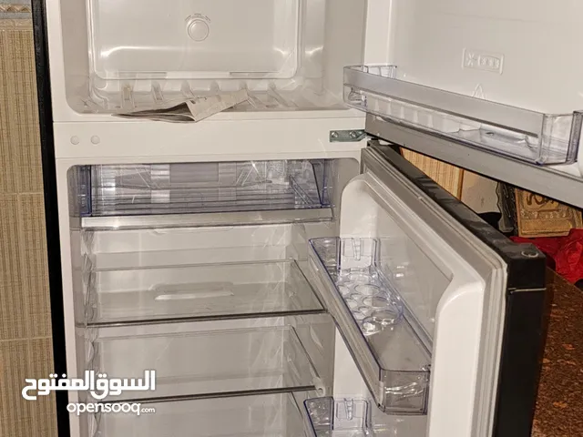 ثلاجة مع فريزر