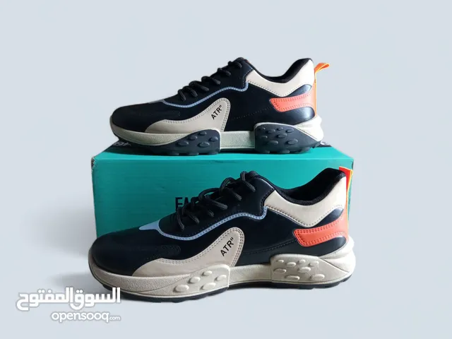 حذاء رياضي للبيع