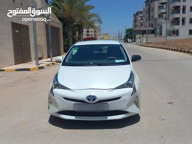 تويوتا بريوس لون ابيض لؤلؤي فحص 3 جيد بسعر مغري قابل للبدل