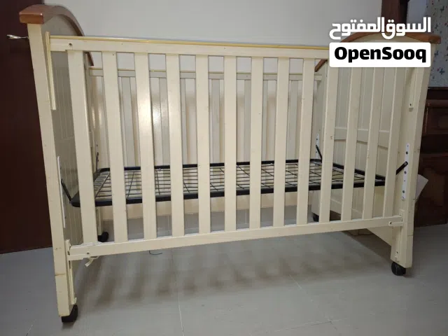 سرير أطفال للبيع
